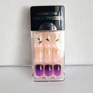 Dashing Diva medium batting hour nails *